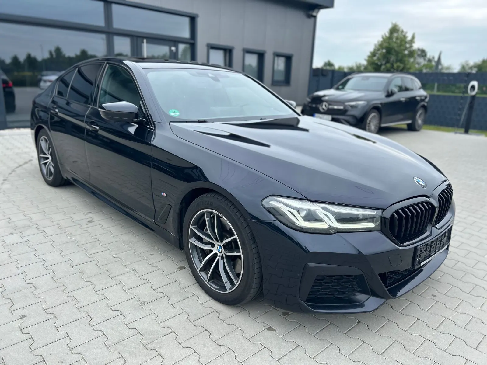 BMW 530 530d M Sport -Schiebedach-H&K-DAB-Kamera-AHK-18Z – Foto 1 von 34