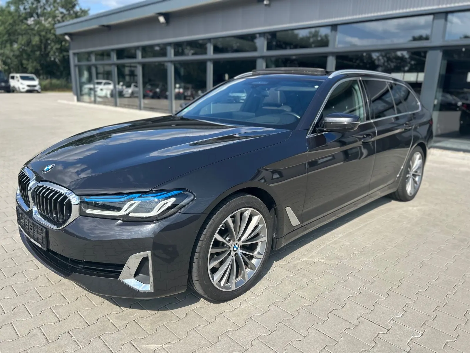 BMW 520 520d Luxury -HUD-Pano-BelüftSitze-Massage-Laser – Foto 1 von 40