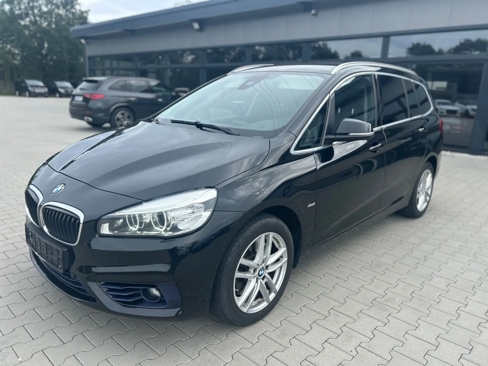 BMW 220 Gran Tourer 220i Sport Line -7Sitze-RFK-LED-17Z – Foto 1 von 25