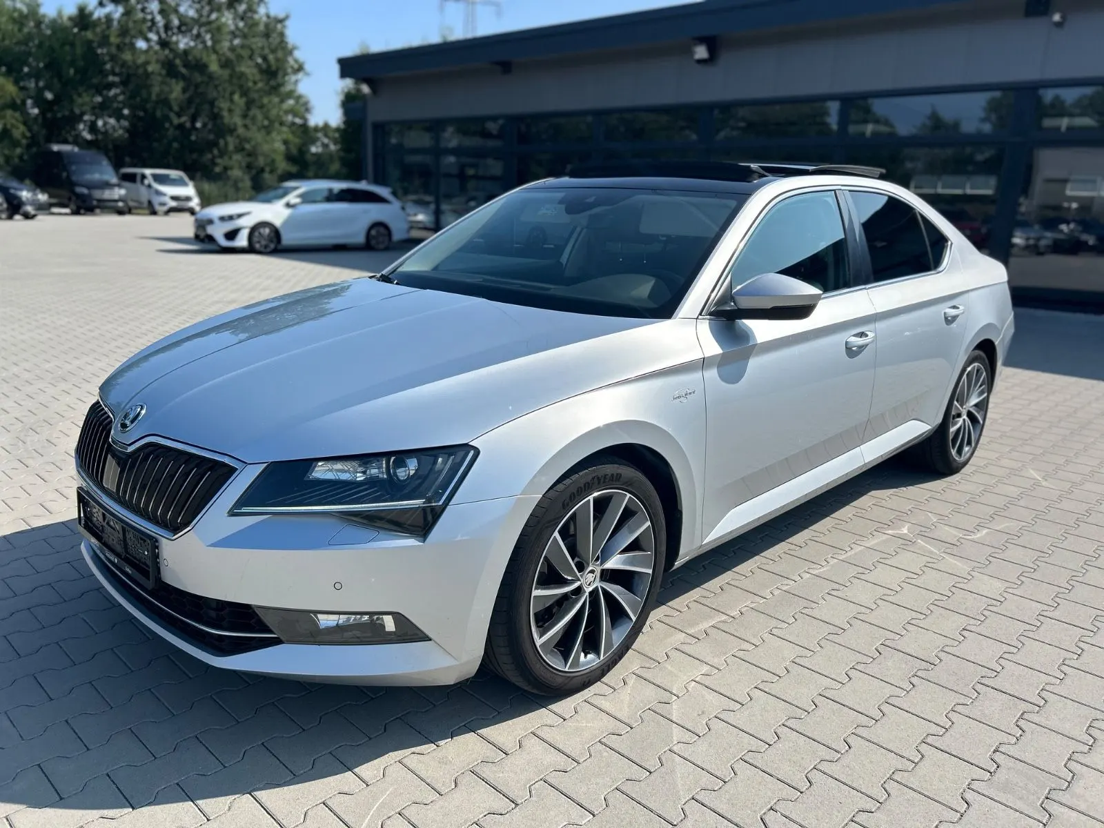 Skoda Superb Superb L&K 4x4 -ACC-Schiebed-Memory-Kamera – Foto 1 von 27