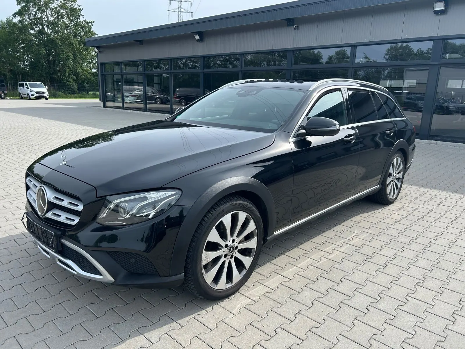 Mercedes-Benz E 400 E400d All-Terrain -HUD-Massage-Sitzbelü-GSD-360 – Foto 1 von 39