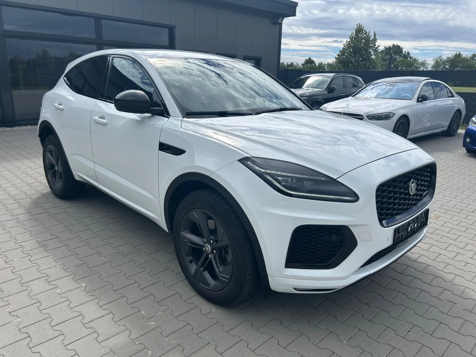 Jaguar E-Pace E-Pace R-Dynamic AWD Black Pack -ACC-RFK-19Zo – Foto 1 von 35