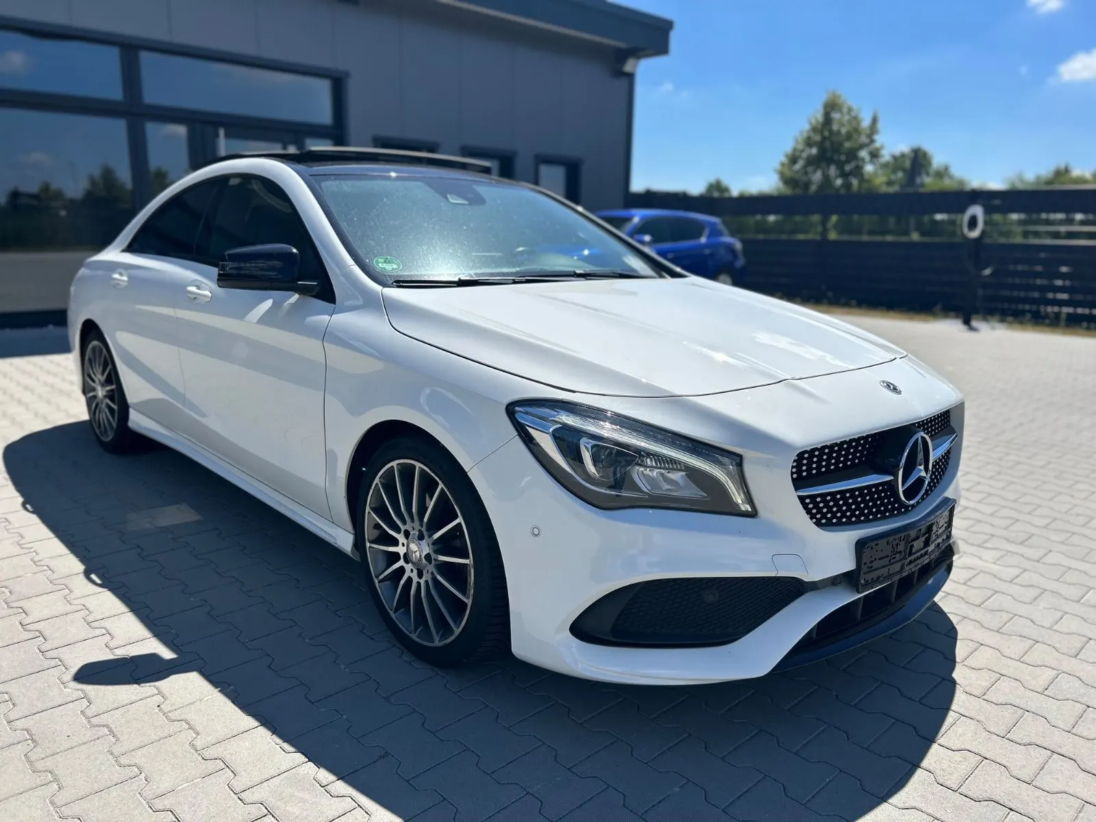 Mercedes-Benz CLA 180 CLA 180 AMG Night Paket Limo -Pano-Kamera-18Zo – Foto 1 von 24