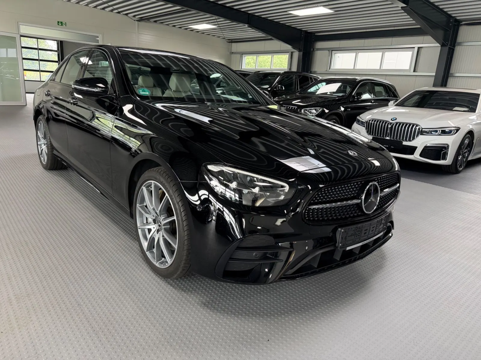 Mercedes-Benz E 300 E 300de AMG Night -HUD-ACC-Pano-Burmeste-RFK-19Z – Foto 1 von 37