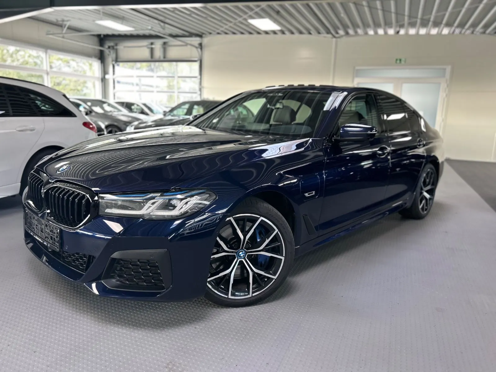 BMW 545 545e xd M Sport -HUD-Schiebed-H&K-360K-Laser-19Z – Foto 1 von 40