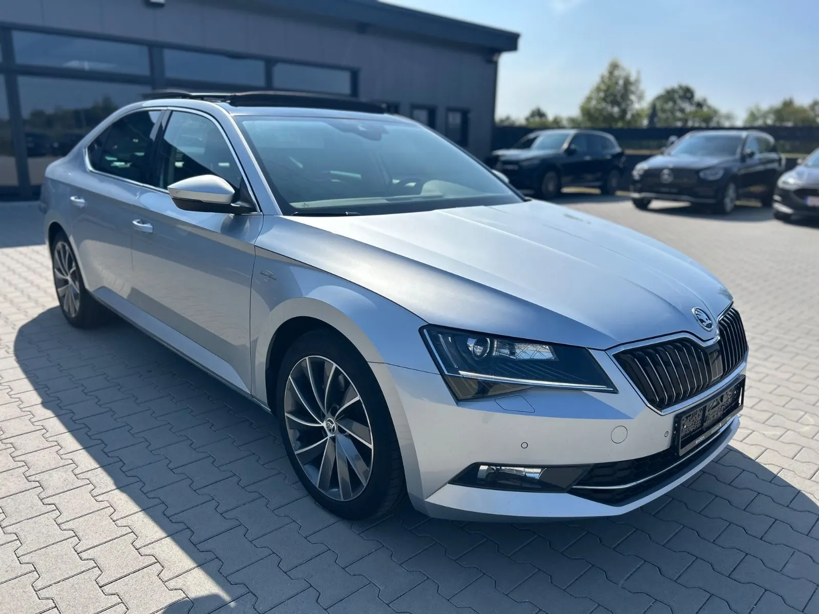 Skoda Superb Superb L&K 4x4 -ACC-Schiebed-Memory-Kamera – Foto 1 von 27