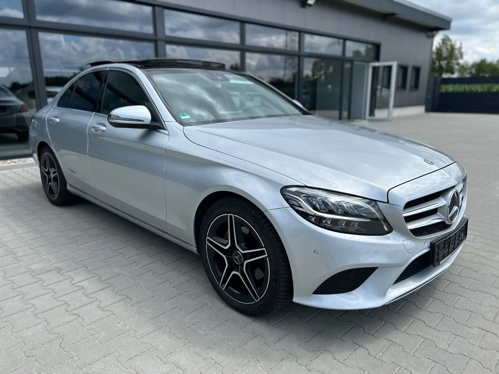 Mercedes-Benz C 200 C 200d Avantgarde Limo -Panorama-LED- AMG 18 Zo – Foto 1 von 20
